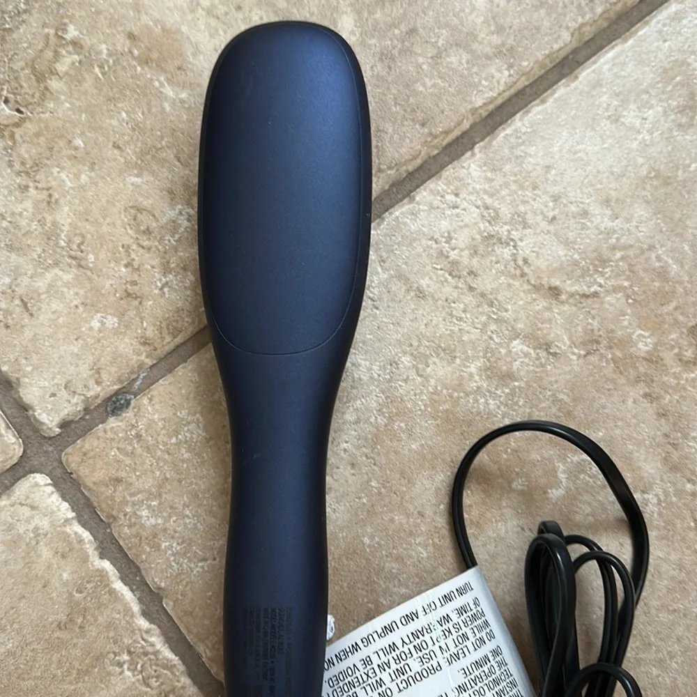 Never used Aquage (BabylissPRO) Blue Thermal Paddle Brush. In box.